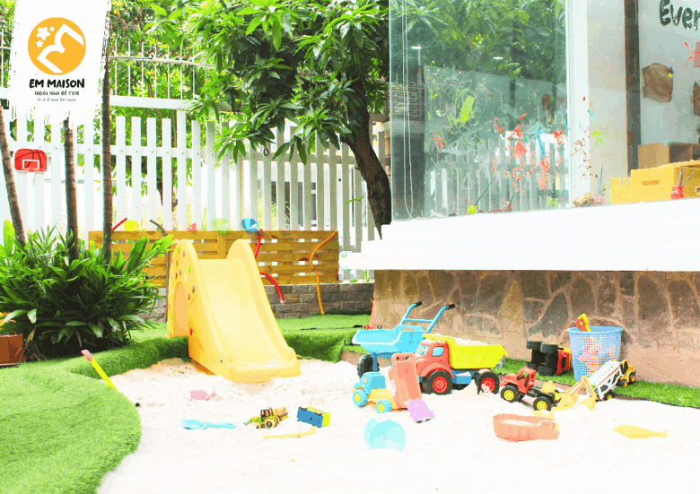 sân chơi ở trường mần non em maison sân chơi ở trường mầm non em maison