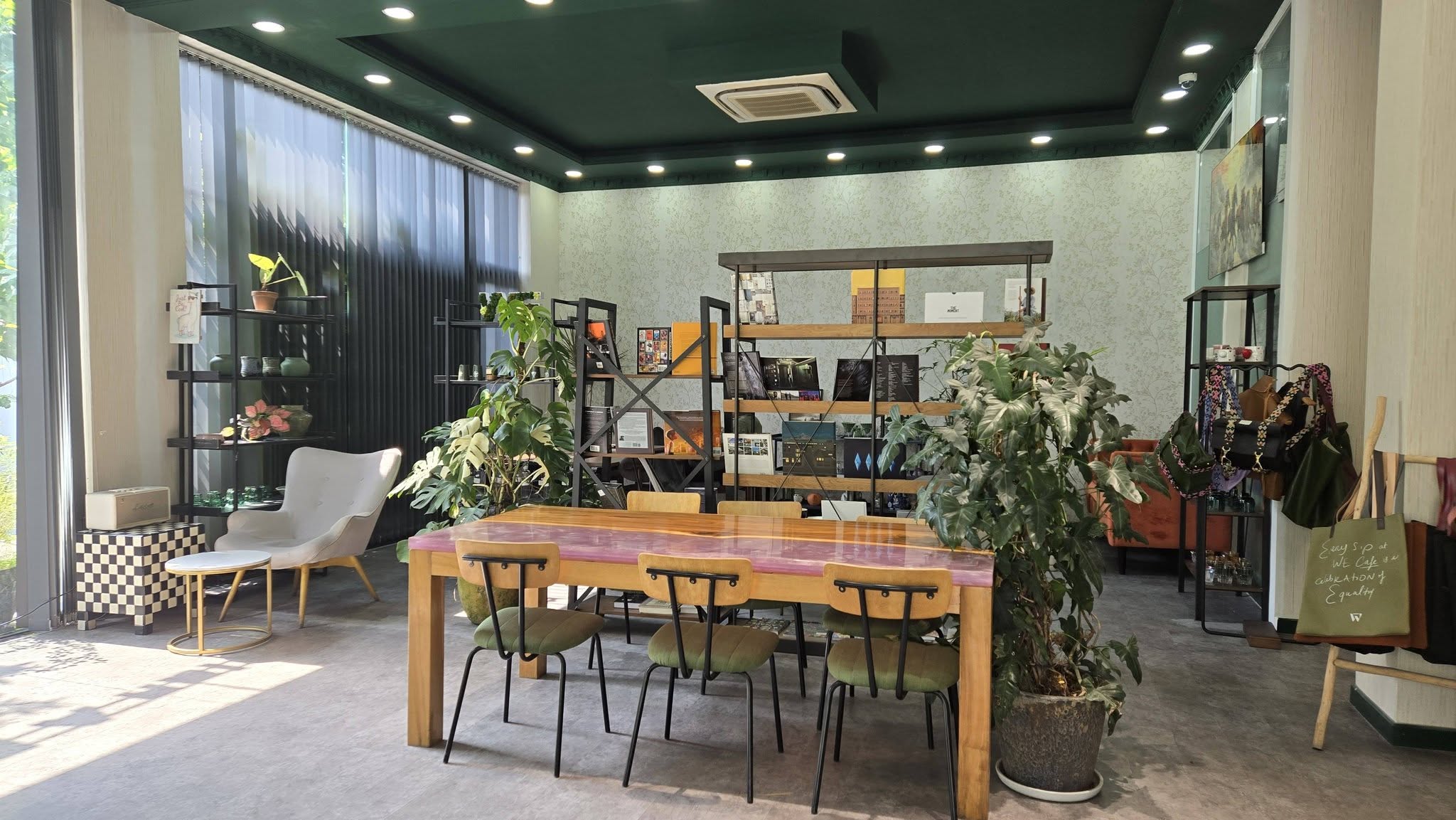 Không gian quán we cafe