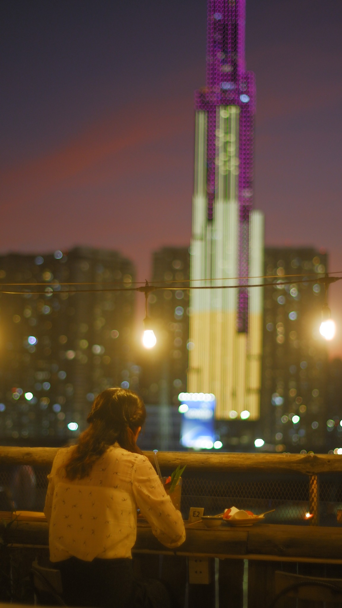 Chênh vênh rooftop - view landmak 81
