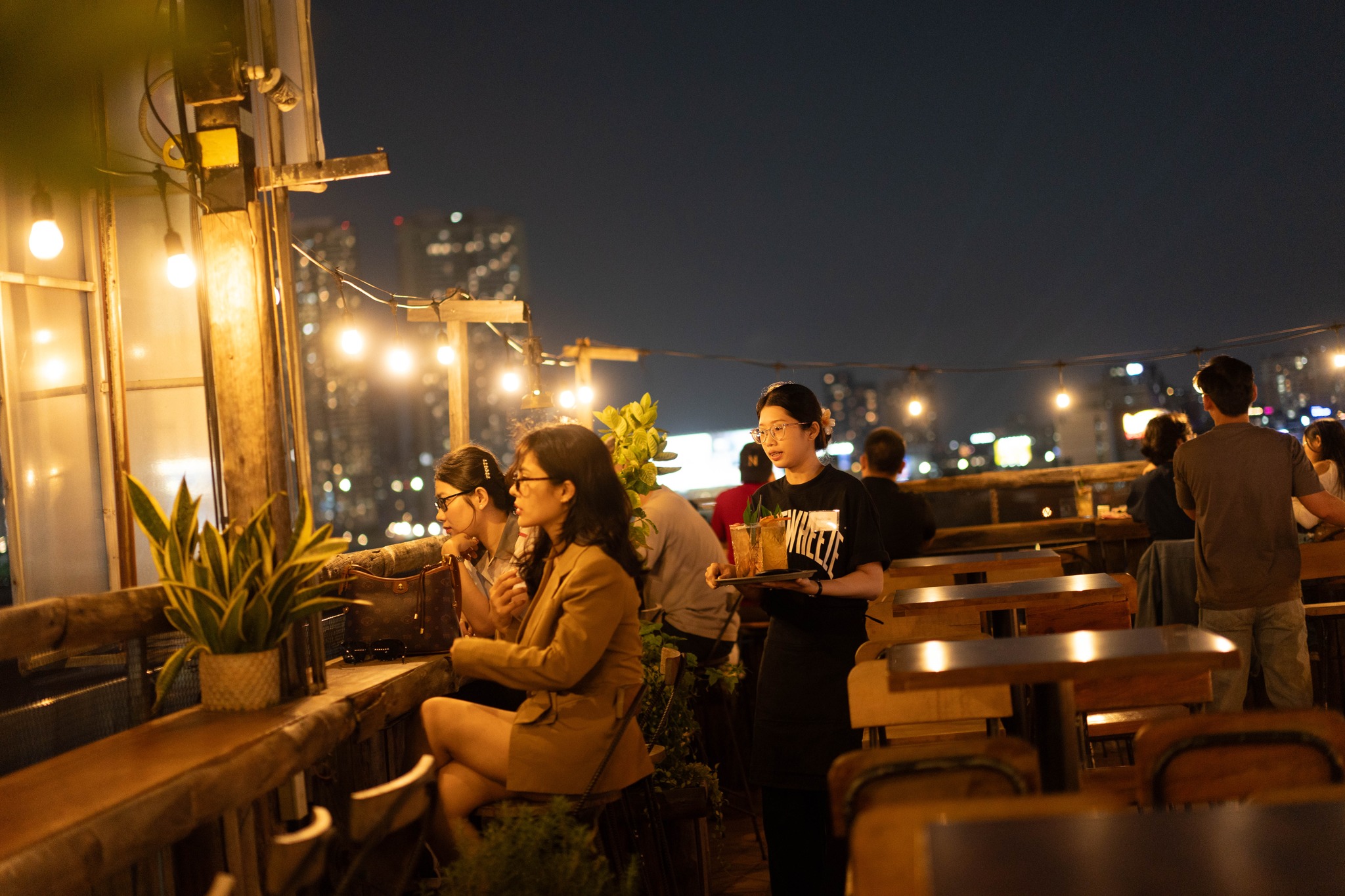 Chênh vênh rooftop - không gian ngoài trời thoáng đãng