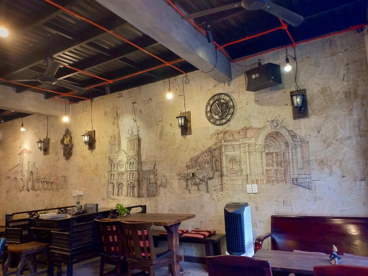 Bên trong aa coffee