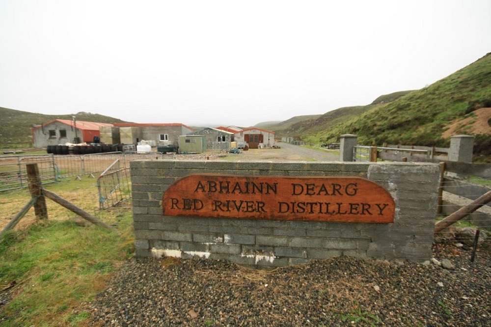 Abhainn Dearg Distillery - Nơi Khởi Nguồn Của Whisky Từ Vùng Đất Hoang Sơ