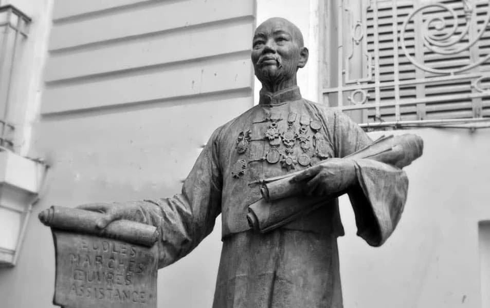 Quách Đàm - Từ Người Bán Ve Chai Đến "Ông Chủ Chợ Lớn" Quách Đàm - Từ Người Bán Ve Chai Đến "Ông Chủ Chợ Lớn"