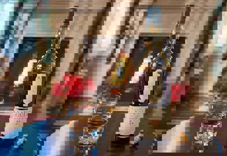 Giới thiệu về Lagavulin 16 – Huyền thoại Single Malt từ vùng Islay