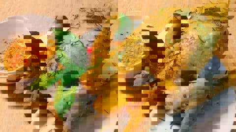 Hướng dẫn làm món Gà hấp muối