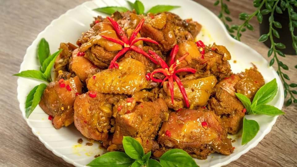 Cách làm món Gà kho sả ớt thơm ngon, đậm vị Cách làm món Gà kho sả ớt thơm ngon, đậm vị