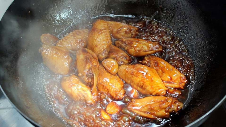 Cách làm món Gà kho nước dừa thơm ngon, đậm đà Cách làm món Gà kho nước dừa thơm ngon, đậm đà