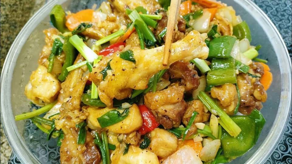Cách làm món Gà xào rau củ thơm ngon, bổ dưỡng Cách làm món Gà xào rau củ thơm ngon, bổ dưỡng