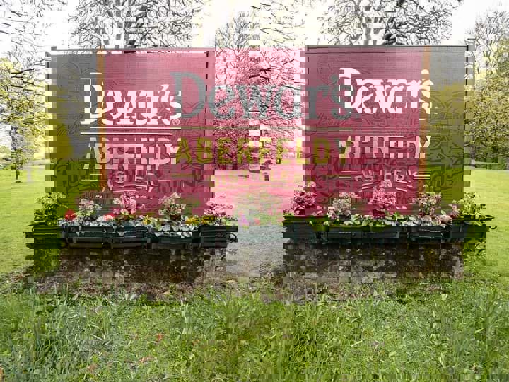 Dewar's Whisky: Hành Trình Từ Di Sản Scotland Đến Từng Giọt Hoàn Hảo