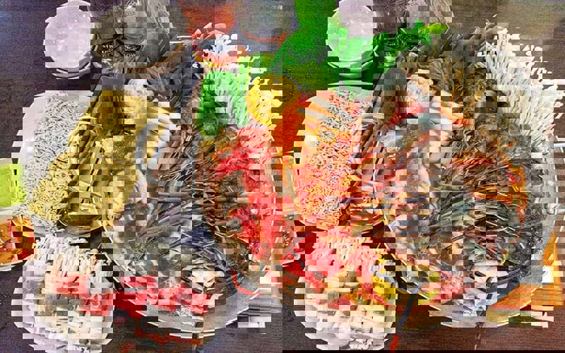 Bò Chảo - Lẩu Tá Lả Thủ Đức: Trải Nghiệm Vị Ngon Độc Đáo Bò Chảo - Lẩu Tá Lả Thủ Đức: Trải Nghiệm Vị Ngon Độc Đáo