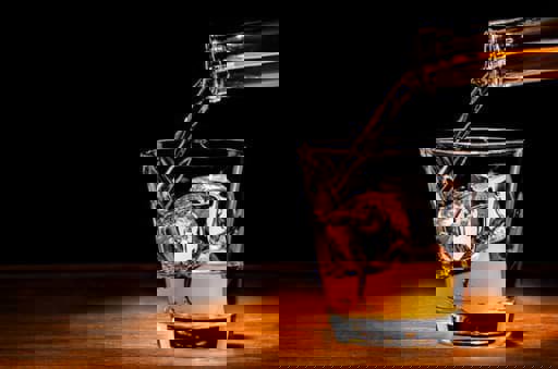 Có cần ướp lạnh Whisky không? Có cần ướp lạnh Whisky không?