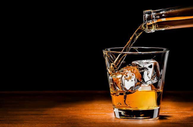 Có cần ướp lạnh Whisky không? Có cần ướp lạnh Whisky không?