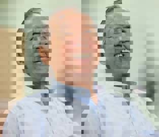 Lời bài hát "Một Đời Người Một Rừng Cây" là một ca khúc nổi tiếng của nhạc sĩ Trần Long Ẩn