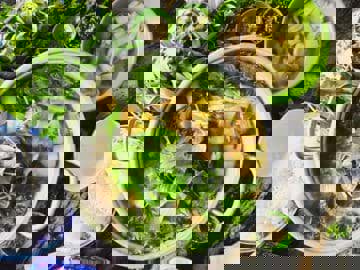 Hướng dẫn làm món Lẩu Gà Lá É