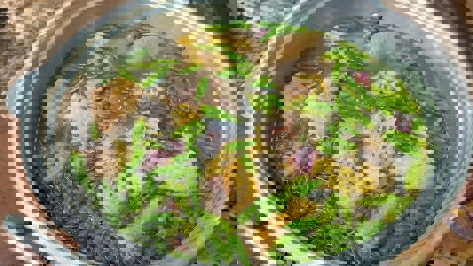 Hướng dẫn làm món Lẩu gà ớt hiểm