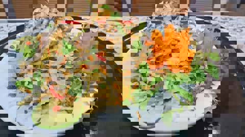 Hướng dẫn làm món Nộm Gà Xé Chua Ngọt