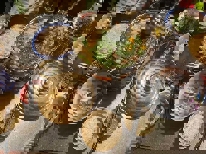 Quán gà lá é hội ngộ Quán gà lá é hội ngộ