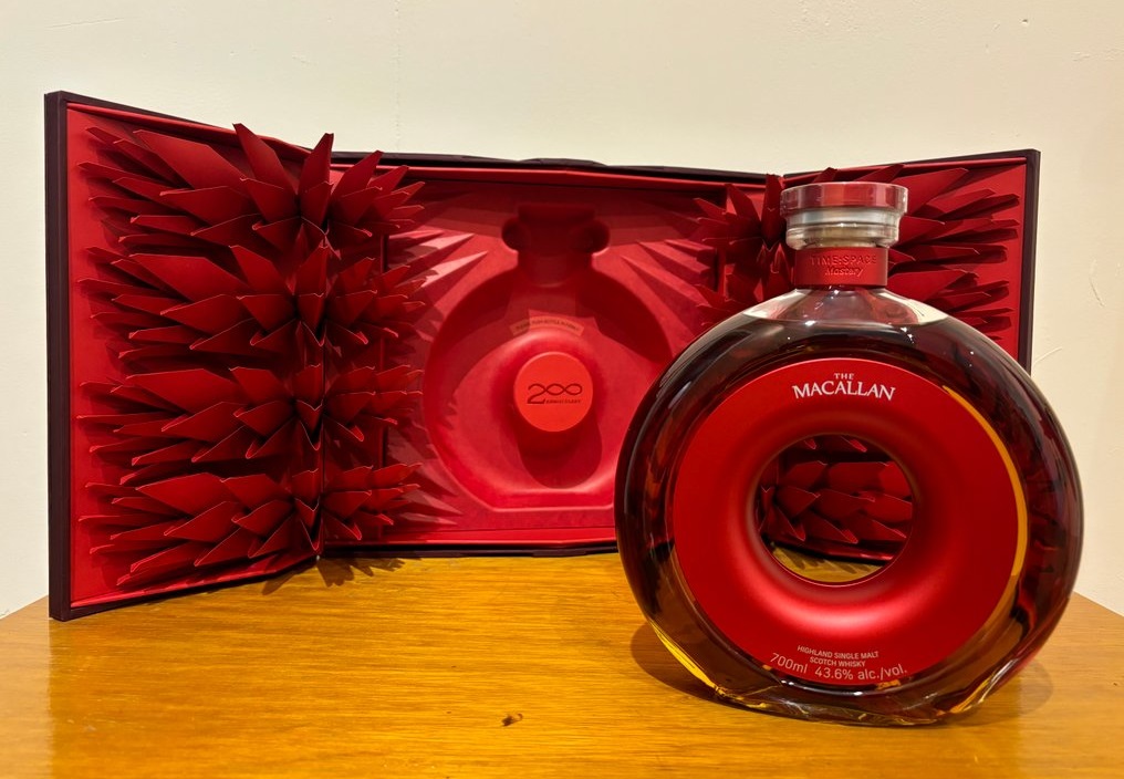 Phiên bản whisky Macallan Time: Space Mastery là một lựa chọn tuyệt vời để làm quà Tết.