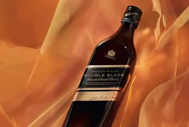 Johnnie Walker Double Black là một lựa chọn đặc biệt để làm quà tặng khách hàng vào dịp Tết 2025