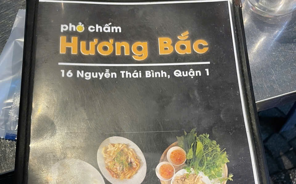 Quán: Phở Chấm Hương Bắc: 16 Nguyễn Thái Bình, Quận 1, TP.HCM.