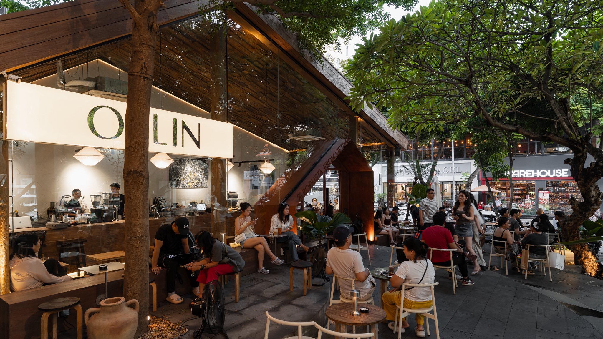 Ollin cafe không gian bên ngoài