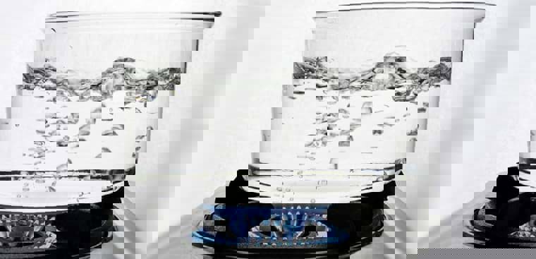 Sử dụng nước tinh khiết rosee để nấu ăn, sinh hoạt hằng ngày Sử dụng nước tinh khiết rosee để nấu ăn, sinh hoạt hằng ngày